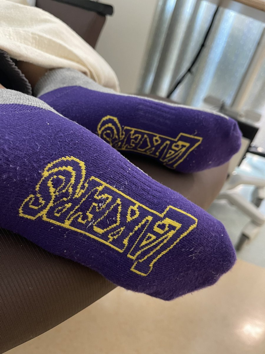 amandakimble11's tweet photo. Repping @Lakers during chemotherapy 💛💜#LakerNation #LakersWin #lakers #ChildhoodCancer #acutelymphoblasticleukemia #kobe @LakersNation @LakersCommunity @LakersReporter @Lakers_MR @KingJames https://t.co/T3yqbmRljT