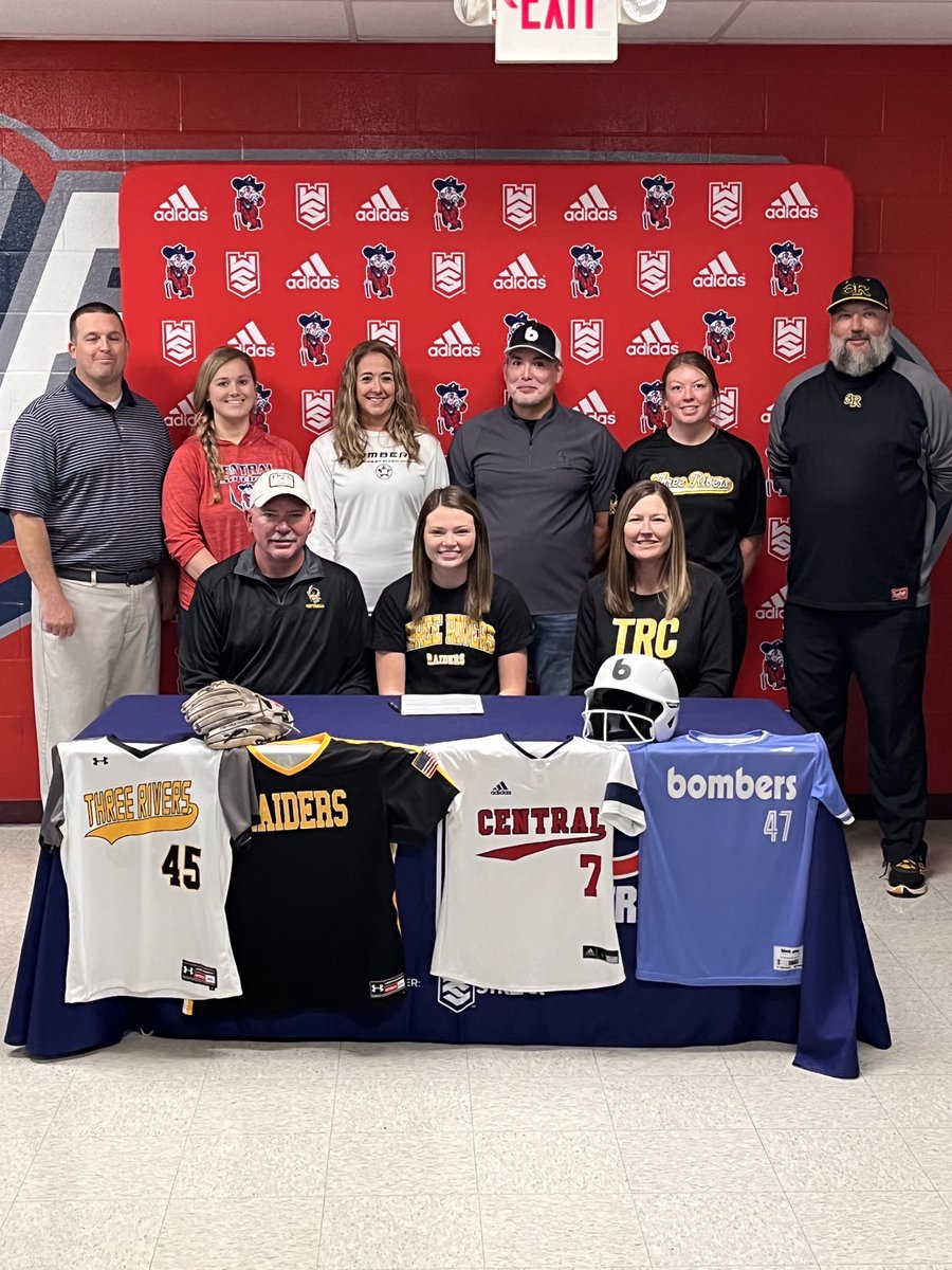 chadbradley1971's tweet photo. Congratulations to Allie Kelly on signing her NLI to continue her softball career at Three Rivers Community College.  ⁦@MattKing_Sports⁩ ⁦@CHSPepClub1⁩ ⁦@CHSPEPCLUB21⁩ ⁦@KFMOsportsSB⁩ ⁦@MyMoInfoSports⁩ https://t.co/mutxfMUjBa