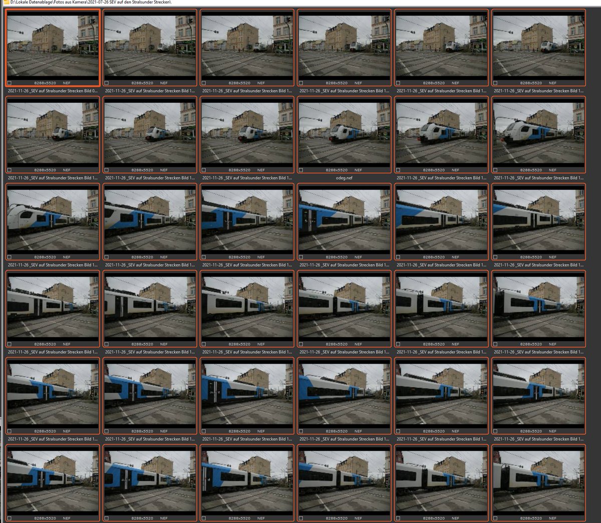 Serienaufnahme von einem #DesiroML an einem BÜ in Stralsund: 48 Auifnahmen (um möglichst alle Fahrzeugnummern zu erkennen) 😂😂

Ich muss gerade an die Analogfotografie denken, ein Diafilm #ORWOCHROM UT 21 hatte 36 Aufnahmen, kostete ca. 8 Mark/DDR 😱
@TramFauli @dor_schens