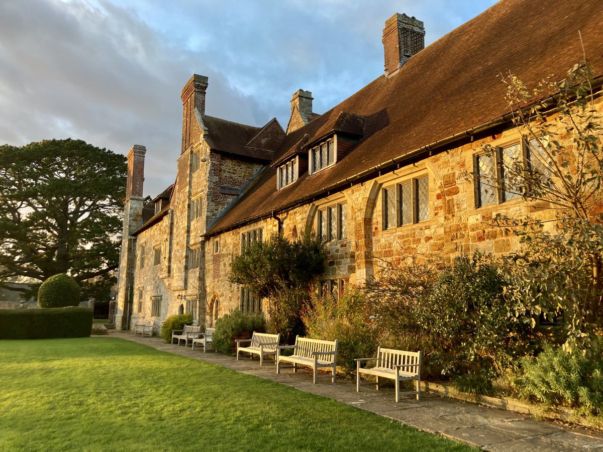 The warm glow of the winter sun ⁦<a href="/MichelhamPriory/">Michelham Priory</a>⁩  #garden #museum ⁦@sussex_society⁩  #heritage
