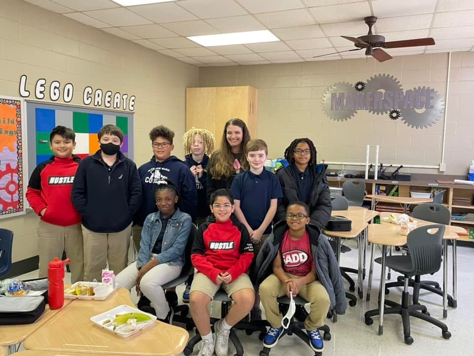 seventhwardelem's tweet photo. Students who are new to Seventh Ward this year were invited to have lunch with the principal. It was great to hear their thoughts about our school! 🐾 https://t.co/OMePc1gul4