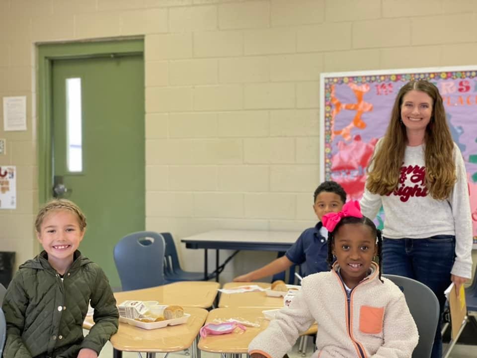 Students who are new to Seventh Ward this year were invited to have lunch with the principal. It was great to hear their thoughts about our school! 🐾