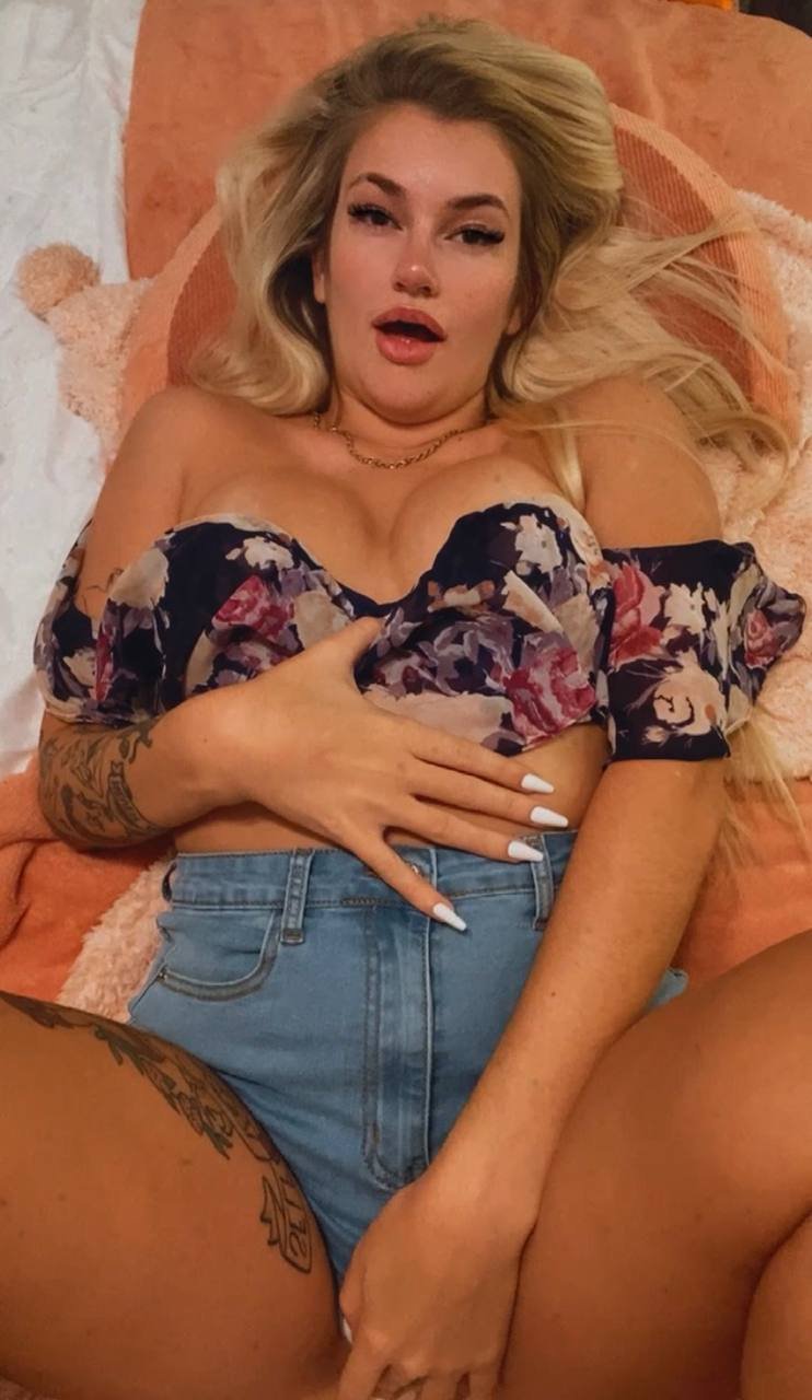 Baylee Everly on Twitter: "just for you 😘⬇️ https://t.co/wlwPr2h9c8