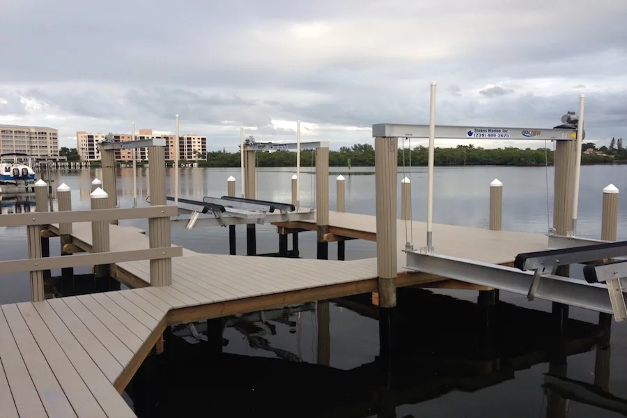 StokesMarineInc's tweet photo. With a dock comes many questions. We gathered up our expert team at Stokes Marine to answer some of the most frequently asked questions about docks. https://t.co/jCHiEGK9w7 https://t.co/HaIAWZYTji