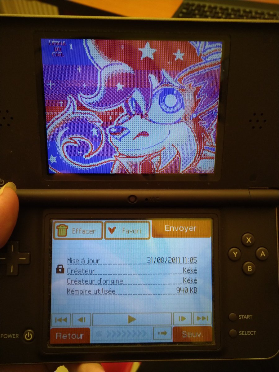 J'ai retrouvé ma DSI, et je viens de capter que <a href="/Kekeflipnote/">🥖kekeflipnote.bsky.social🥖</a> est potentiellement à l'origine de ma série flipnote préférée (j'avais tout téléchargé) 😮