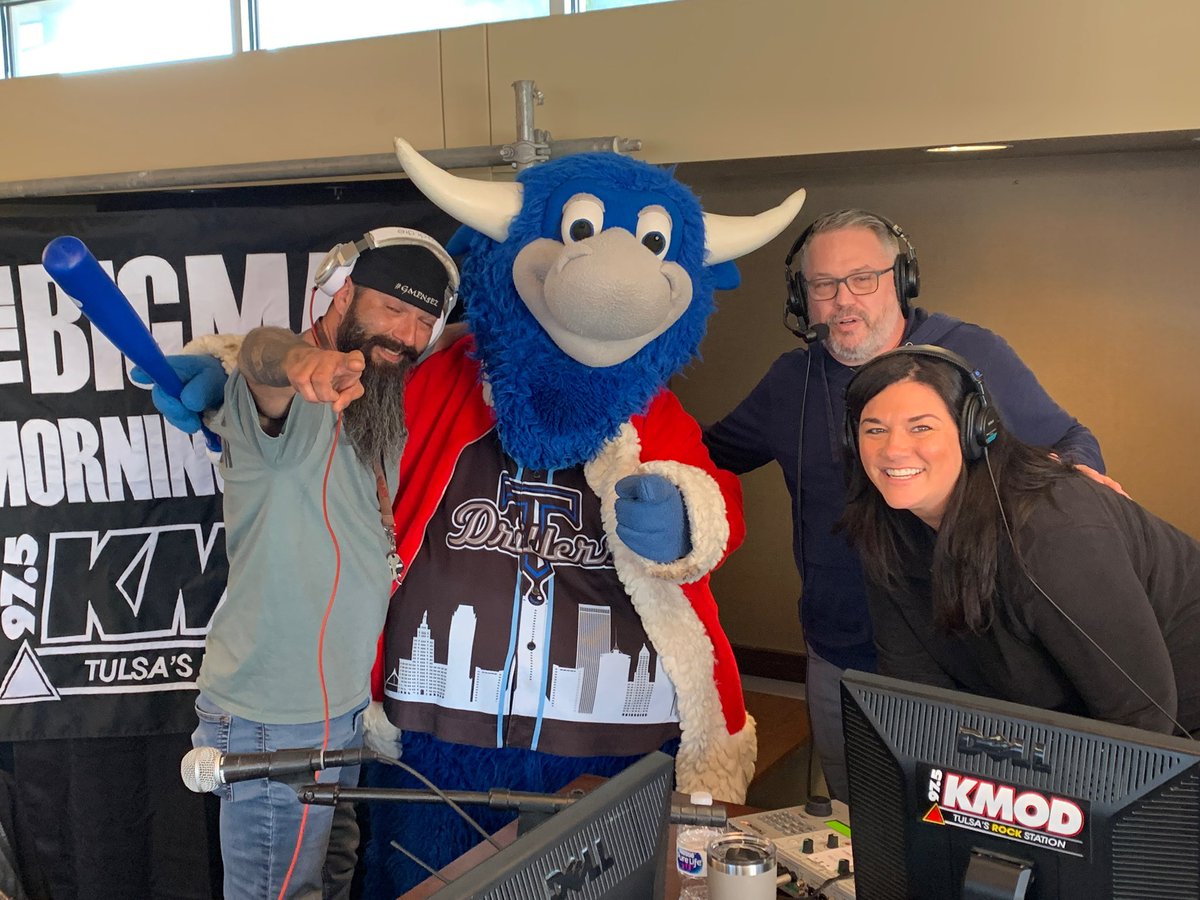 HeyHornsby's tweet photo. Happy to stop by the @975KMOD @bmms 28 Hour Toy Drive today. 
Drop off your toys at the LaFortune Golf Course Clubhouse until 10 am tomorrow to help out. https://t.co/d5SIvzO3nZ