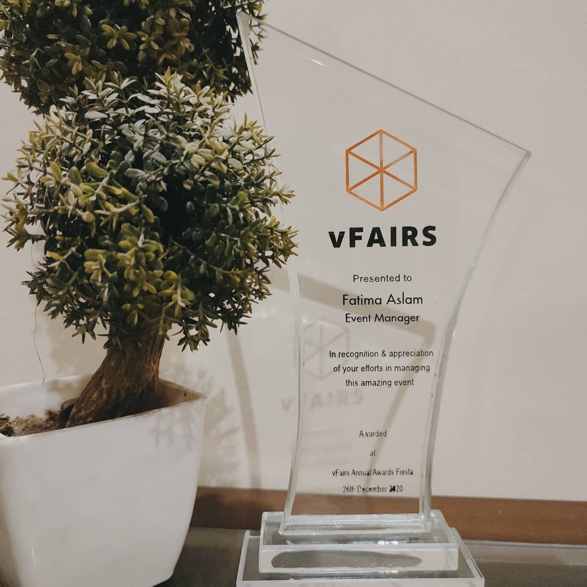 itsfatihere's tweet photo. I'm thrilled and so grateful to share with you all the milestone I achieved!π
Highly obliged to receive this recognition and appreciation award by vFairs on my efforts in managing the amazing event.π
DM for details.
#BestClientEver #corporateevents #Awards #motivated https://t.co/tuOQLnyT5Z