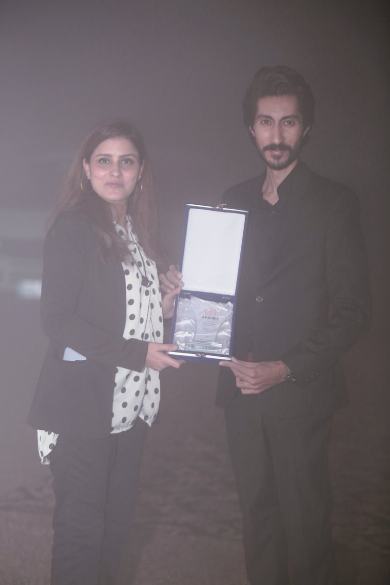 itsfatihere's tweet photo. I'm thrilled and so grateful to share with you all the milestone I achieved!π
Highly obliged to receive this recognition and appreciation award by vFairs on my efforts in managing the amazing event.π
DM for details.
#BestClientEver #corporateevents #Awards #motivated https://t.co/tuOQLnyT5Z