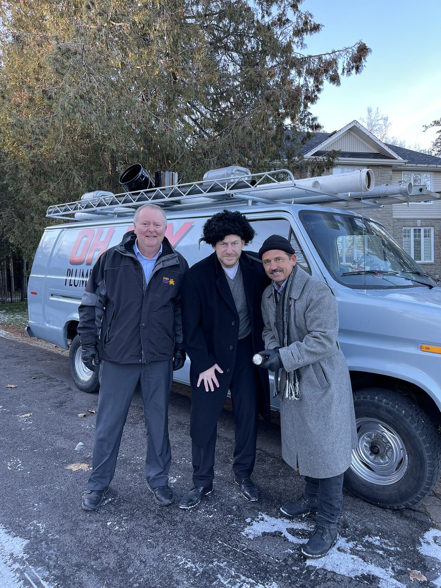 sturcotte9999's tweet photo. A big thank you to @StuntmanStu (Marv) and the @CHEO Foundation for coming by today to formally kick off our #HomeAlone2021 Fundraiser!
Come on by everyone  enjoy and donate! We’re located at 18 Cypress Gardens in Stittsville! https://t.co/zrvPBhNeXU