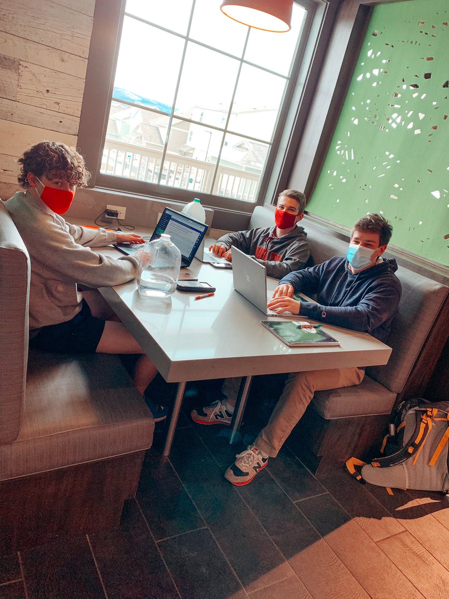 Finals are around the corner and we at The Retreat want to wish you guys good luck 🍀 
.
.
Remember to
1️⃣Stay Hydrated
2️⃣Get an adequate amount of rest 
3️⃣Find a Good Study Spot/Clubhouse
Stay tuned for more finals tips 📝 
#liveherelivewell #retreatatblacksburg