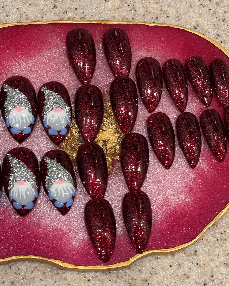 z_shells's tweet photo. 🎄New Hand Painted Press On Christmas Nails AVAILABLE TO BUY NOW!!🎅🏻
#pressonnailsforsale #pressonnails #pressons #pressonnailset #pressonnailsqueen #pressonnailsuk #pressonnailbusiness #gelnails #glitternails #gonk #gonknails #silvernails #rednails #nails #nailsoftheday https://t.co/Ot3kSR8c26