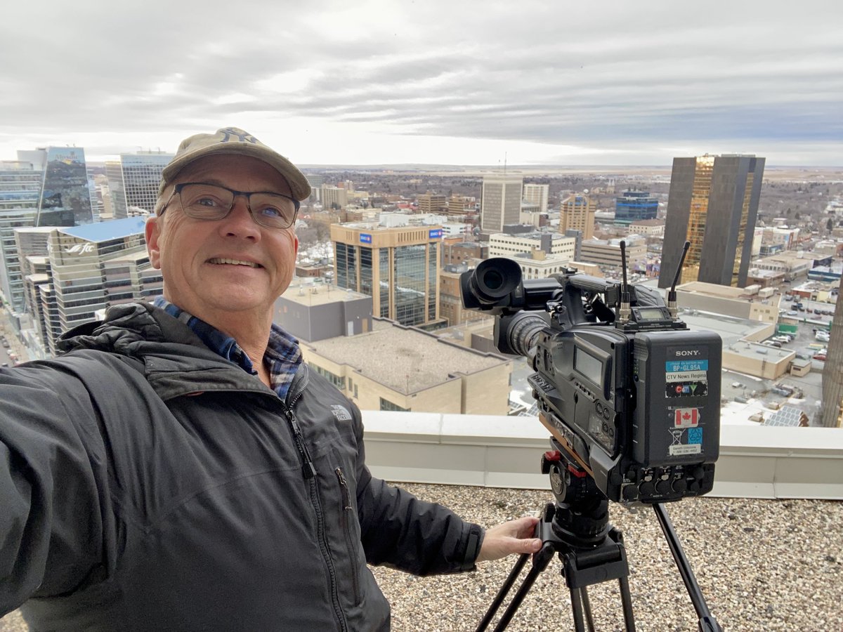 CTVGareth's tweet photo. The tallest building in Saskatchewan….. the Delta Hotel in Regina. 25 guest floors , making the roof about 26 floors up. #yqr #tallestinsask #highestbuilding #upintheair #up https://t.co/P2kb1Bq0X2