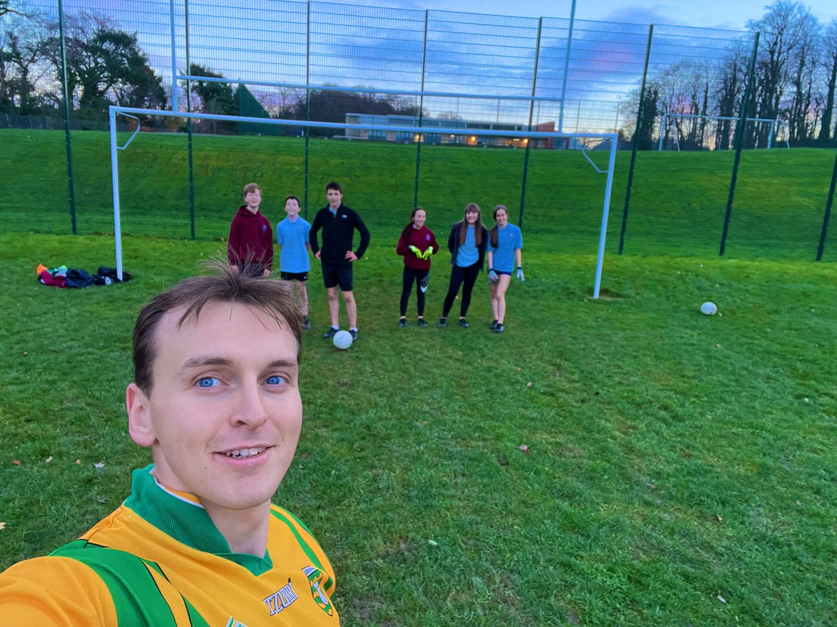 #GaelicFootball <a href="/stninianshighpe/">St Ninian's PE & HWB</a> 🏐💪❄️ 

Training on again next Wednesday after school 🏐 

All students welcome 👍

Bring studs and gloves 🧤 

<a href="/TheIrishVoiceUK/">The Irish Voice</a> <a href="/ScotlandGAA/">Scotland GAA</a> <a href="/officialgaa/">The GAA</a> <a href="/TirConaillHarps/">Tir Conaill Harps</a>