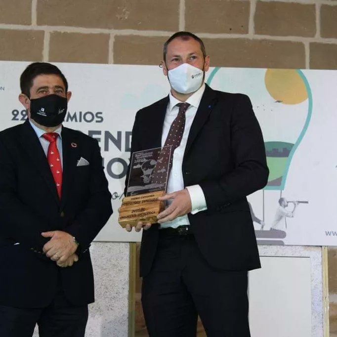 intelec_es's tweet photo. 🏅Hoy hemos recibido el reconocimiento a la “Trayectoria empresarial” en la  XXII edición de los #premiosemprendeeinnova en Desarrollo Sostenible, que otorga la @dipujaen. 
Estamos enormemente agradecidos. 
#somosintelec #EnergiaRenovable #DesarrolloSostenible https://t.co/WyVss3pfNR