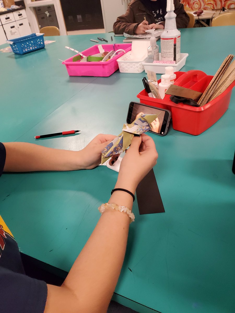 WindsorNAHS's tweet photo. Art club https://t.co/QAjgKdsr8E