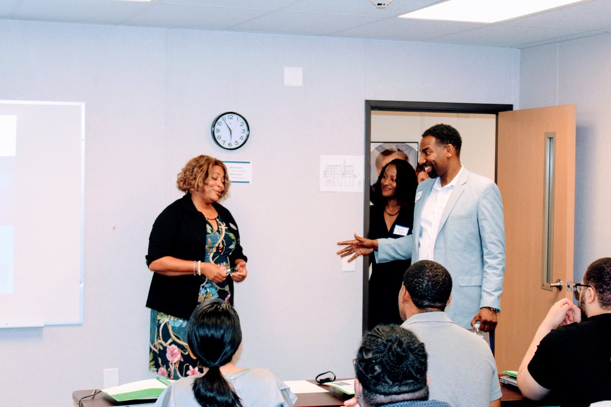 wearetechbridge's tweet photo. We congratulate our very own @andreforatlanta on being elected mayor of our hometown, Atlanta! We are incredibly proud of you and wish you the very best. You are proof that dreams do come true. #WeAreTechBridge https://t.co/ruZ88f9YFU