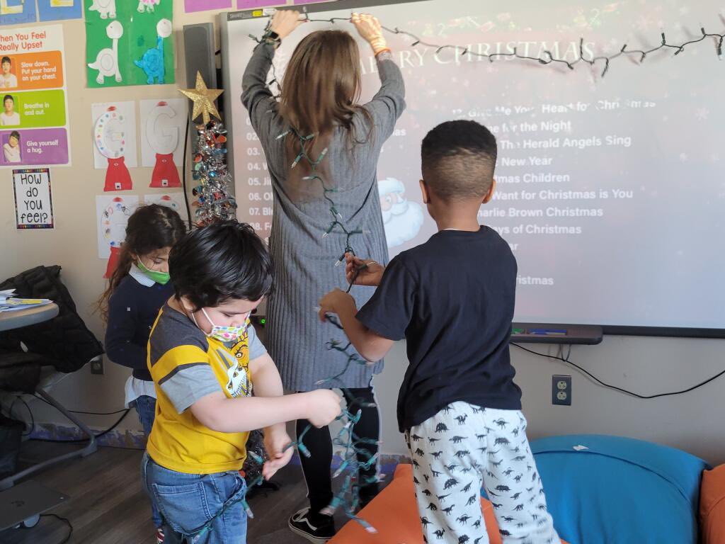 MsBzSuperhereos's tweet photo. Tis’ the season to have the best Holiday Helpers! Stay tuned for the final outcome😁 #AIM308 #hellodecember #BetterTogether #autism #Kindergarten #weehelp #weeachieve #weeinspire #Weemotivate https://t.co/iBZxlkTlzb