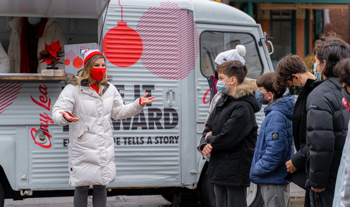 GayLeaFoodsCoop's tweet photo. For #GivingTuesday, we stopped by the Regent Park area to give the gift of tradition π. Our team handed out our famous #BakeItForward kits to students. We were also fortunate enough to partner with Rex's Ice Cream to gift ice cream and free books π¦π https://t.co/OoHogbHK3y
