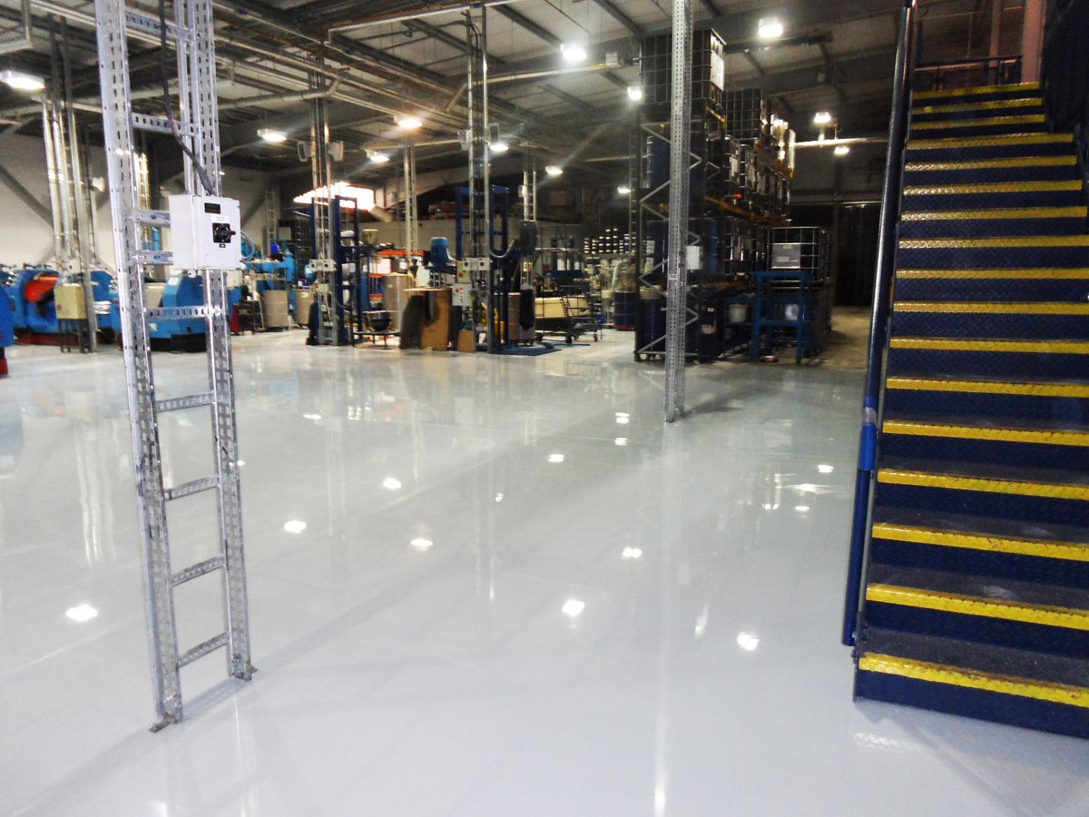 Self levelling satisfaction 😍

#wednesdaywisdom #flooring #warehouse #industrial #design #architecture #flooringcontractor
