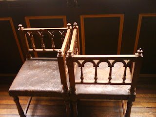 karamelito65's tweet photo. Se exigirá en cada cada casa los sillones para noviazgo, siempre la pareja debe estar vigilada por una chaperona.
La mujer debe usar calzon de lata y candado, solo los padres tendrán la llave
Nuevo edicto de #Valdemort https://t.co/6jWmI8tAUo