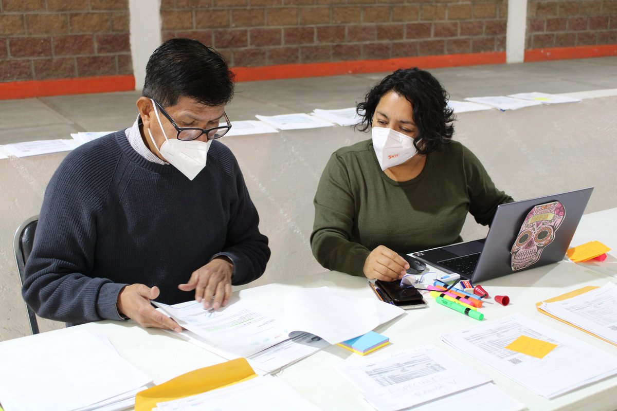 45SNTE's tweet photo. #TodosSomosUno 🙋‍♀️🙋‍♂️
🟠Organización de expedientes de la convocatoria del "Programa Becas para hijos 2021-2022", para hacer la entrega correspondiente  a Secretaría de Educación de Guanajuato. https://t.co/r5W5eUPN6r