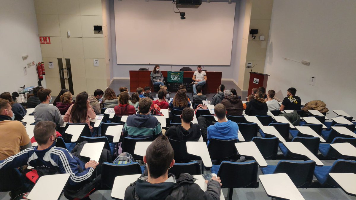 Moltes gràcies Bernat i Maria per compartir el vostre projecte. Agrair també a totes les companyes que heu assistit avui a la presentació de la plataforma <a href="/stopjjoo/">Plataforma #StopJJOO</a> el vostre interès i participació.
Us deixem amb unes imatges de la xerrada d'avui.