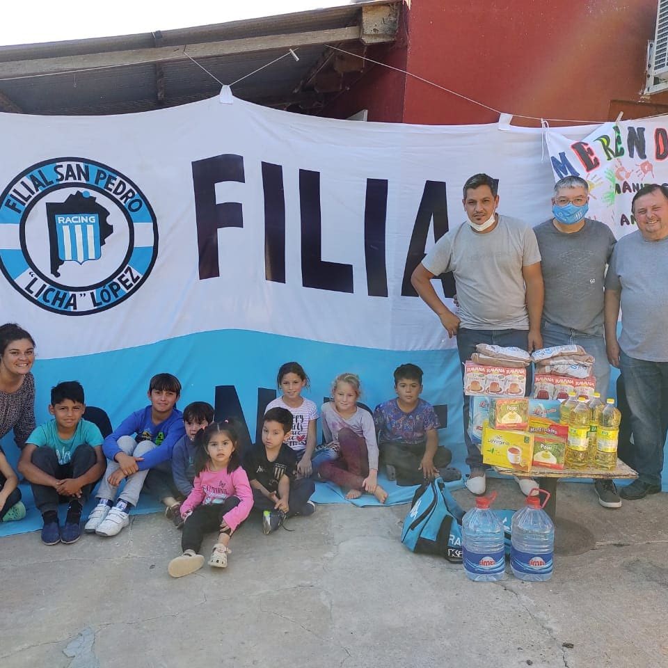 RacingFilialSP's tweet photo. Hoy la filial se hizo presente en el Merendero "Manitos de ángel" del barrio futuro, en representación de nuestros socios que aportan su cuota mensualmente, gracias a esto pudimos aportar nuestro granito de arena para que los chicos continúen recibiendo su merienda diaria. https://t.co/JzKpa0buve