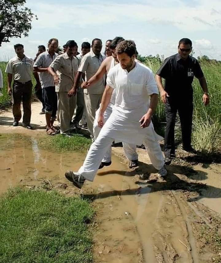 Naushad71554228's tweet photo. #RGIANS 
Just to stop this person, to break his courage, to defame him, all the baddies are using every dirty trick together.
But don't think that he is alone. We are with him.

Two lines for Rahul Gandhi 

"मत पूछ मेरे नाम की पहचान कहां तक है,
तू बदनाम कर तेरी औकात जहां तक है!" https://t.co/MaRGCFC1XR
