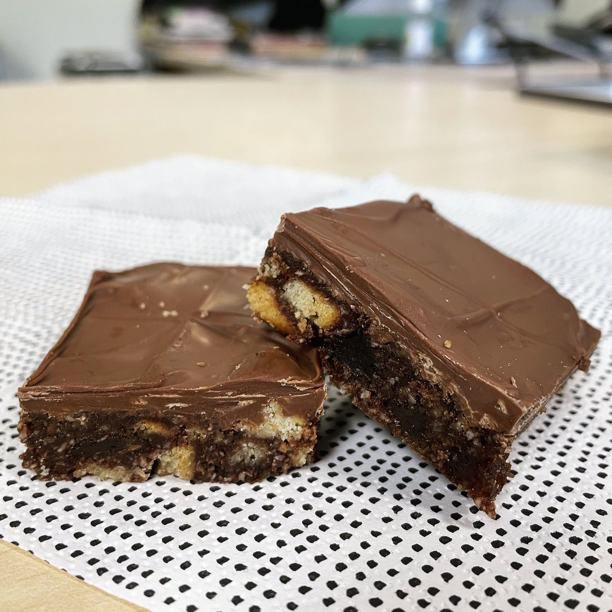 DOVERVILLE's tweet photo. An very productive day @UC_Oldham with Keith and Gabe from @forepoint giving plenty of great advice to our Graphic Design third years - and being rewarded for their time with some home made tiffin!
#uco #uclan #forepoint #futuregraphicdesigners #wittythinking #loveideas https://t.co/r7VW13wprb