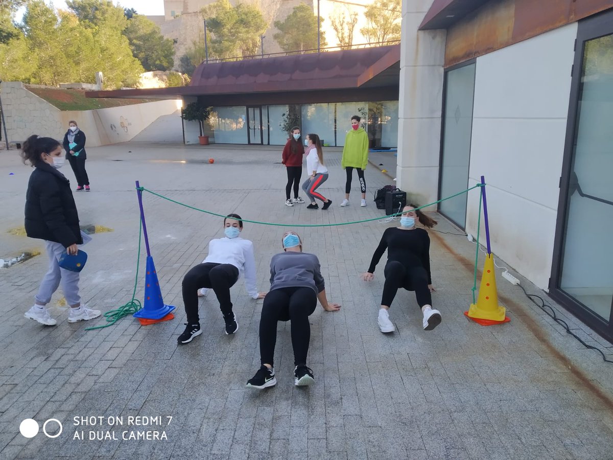 uibmarinacr's tweet photo. A pesar de no haber realizado la sesión de EF en un pabellón, he de decir que salió genial. Lo importante es tener capacidad de resolución problemas y adaptarse a cualquier aspecto/situación.👏💪

@EFsaludable_UIB 
#22121_UIB 

Gracias chic@s por vuestra colaboración. https://t.co/6HfLbfiZNJ