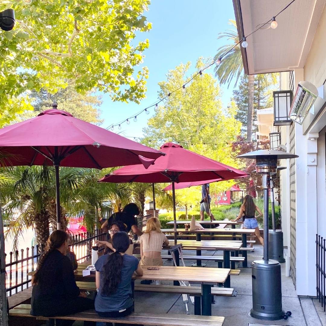 Fabulous weather to enjoy ”The Better Burger.” 🍔

#mainstreetburgers #losgatos #california #burgers #foodnearme