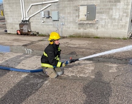 Waterloo_Fire's tweet photo. Firefighter recruit training continues today @RegionWaterloo WRESTRC with hi rise building hose kits #SolidBoreNozzle #TrainingCounts https://t.co/jwL4gvIoV3
