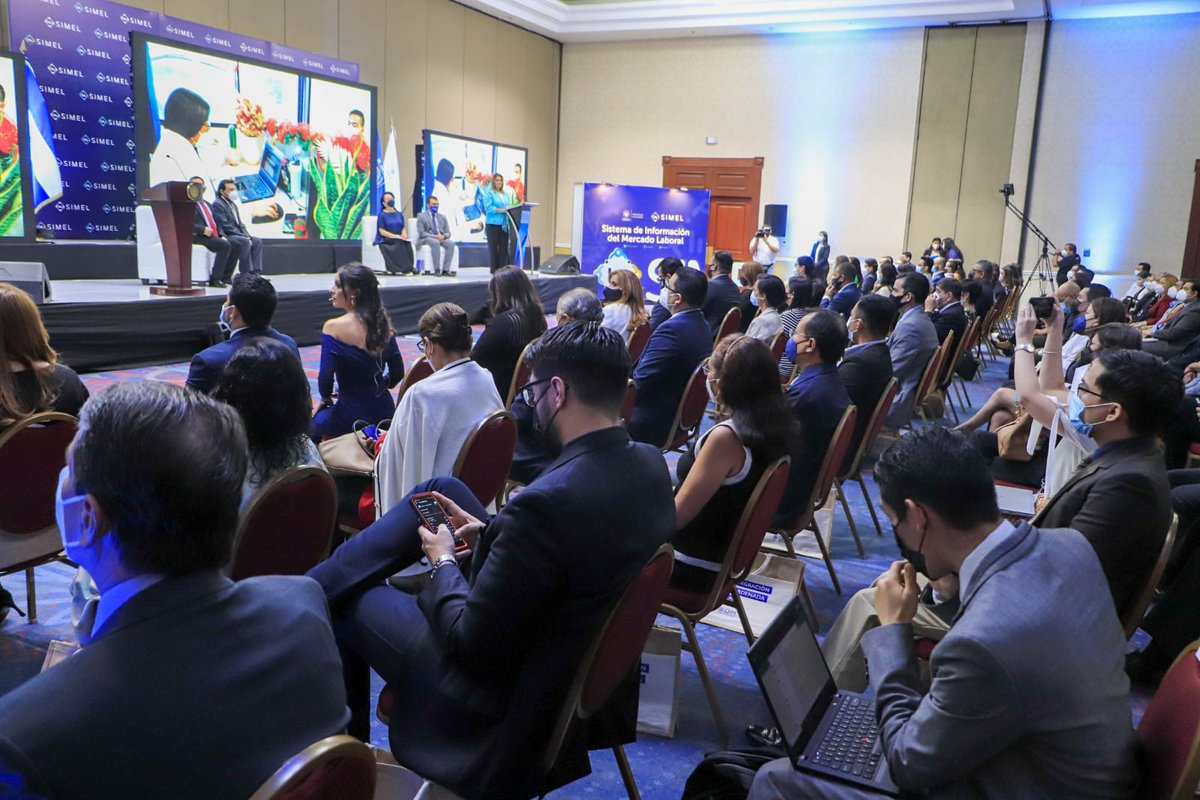 ZairaPineda_SV's tweet image. Gracias a @TrabajoSV y al Sr. Ministro @RolandoCastroSv por la invitación al lanzamiento de #SIMEL esta nueva plataforma que contiene información clave del mercado laboral para trabajadores, empleadores, organismos internacionales, academia y sociedad civil.