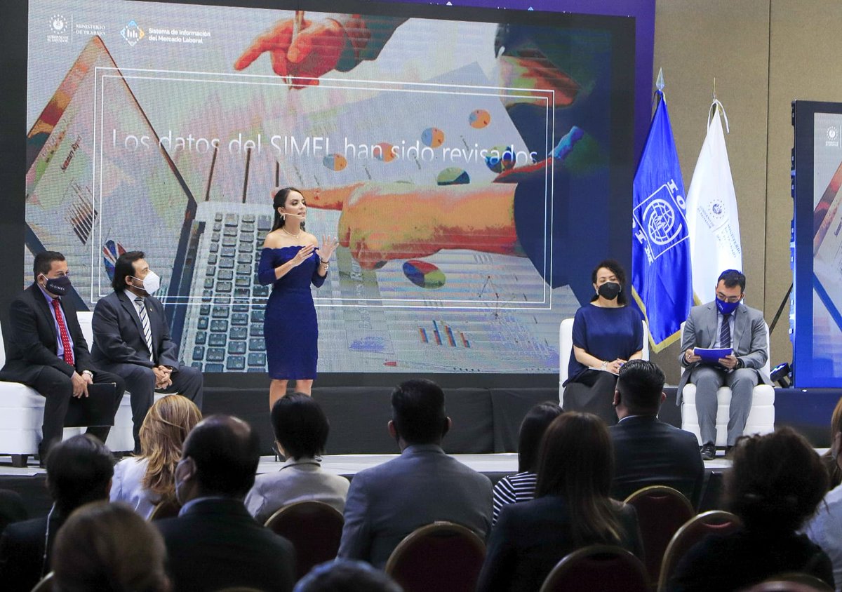 ZairaPineda_SV's tweet image. Gracias a @TrabajoSV y al Sr. Ministro @RolandoCastroSv por la invitación al lanzamiento de #SIMEL esta nueva plataforma que contiene información clave del mercado laboral para trabajadores, empleadores, organismos internacionales, academia y sociedad civil.