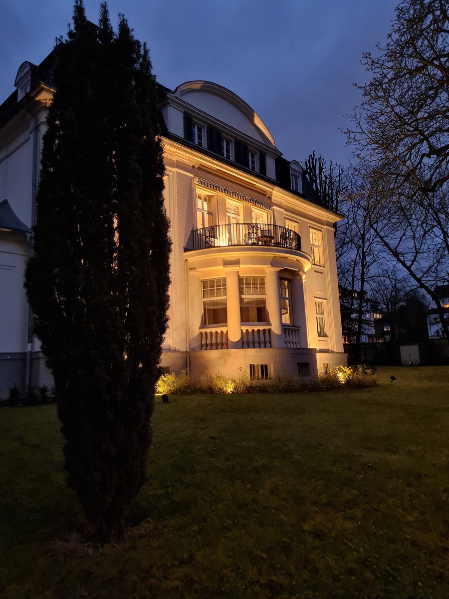 AlexFindichgut's tweet photo. Komme nur noch selten zum Twittern, aber bei den
#TwitterTürchen möchte ich gerne wieder dabei sein. Türchen 1 zeigt meinen Aufenthaltsort 5 Tage/Woche im stimmungsvollen Dämmmerlicht... https://t.co/mwA7qQjBxM