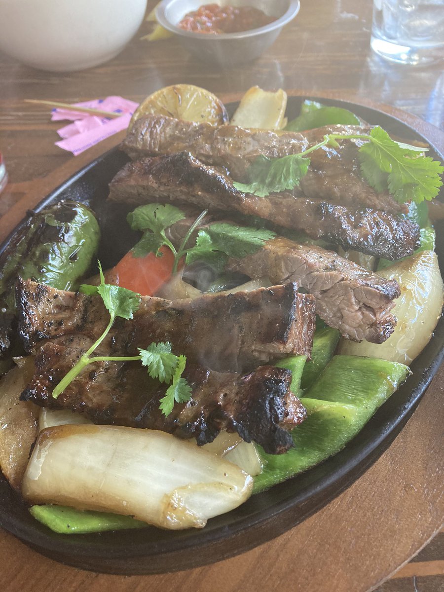 azPRninja's tweet photo. #CRE lunch with CBRE’s @KristinaBKonen 😊 It’s so great when we work in the same area &amp; can together. Great lunch (and dinner 😉) at Blancos at the Biltmore. #rubyredmedia #CBRE https://t.co/6NFyqpW39l
