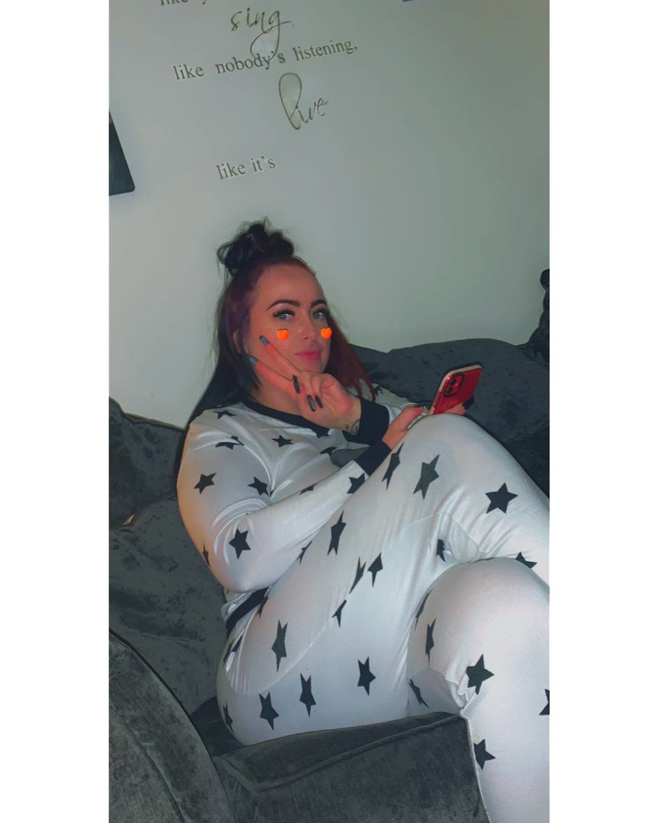 QueenGoddessK1's tweet photo. Nice and relaxed evening. Now who wants to reimburse my takeaway 😍 #findom #Reimbursement #cashsub #goddess @RTsubforyou  @rt_feet @rtfemdom1 https://t.co/ofOyh3cYX6