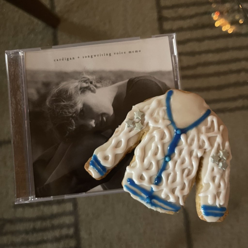 @taylornation13 And some cardigan cookies I made 🥳 