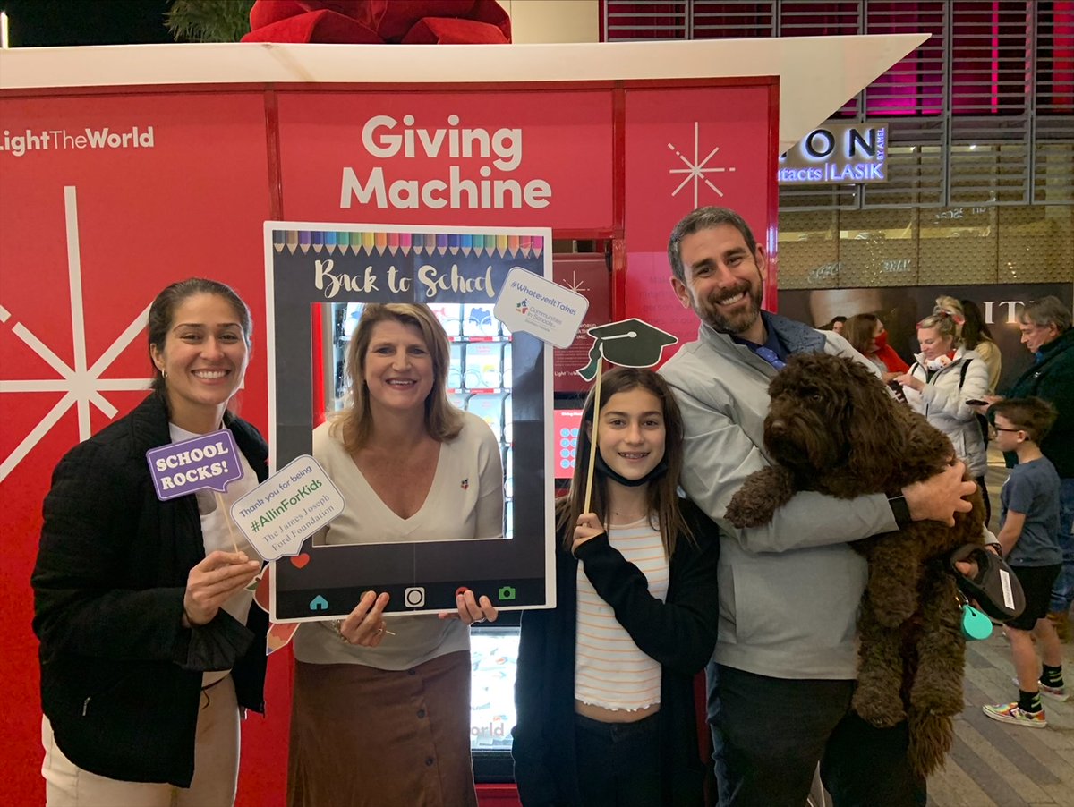 CIS_Nevada's tweet photo. There’s lots to be thankful for this season including the James Joseph Ford Foundation! Last night at @DTSummerlin, Naz, Josh and family members joined us to celebrate Giving Fest where the JJF foundation matched all #CISNevada #GivingMachineLV donations!
#AllinforKids https://t.co/t1lFroy83p