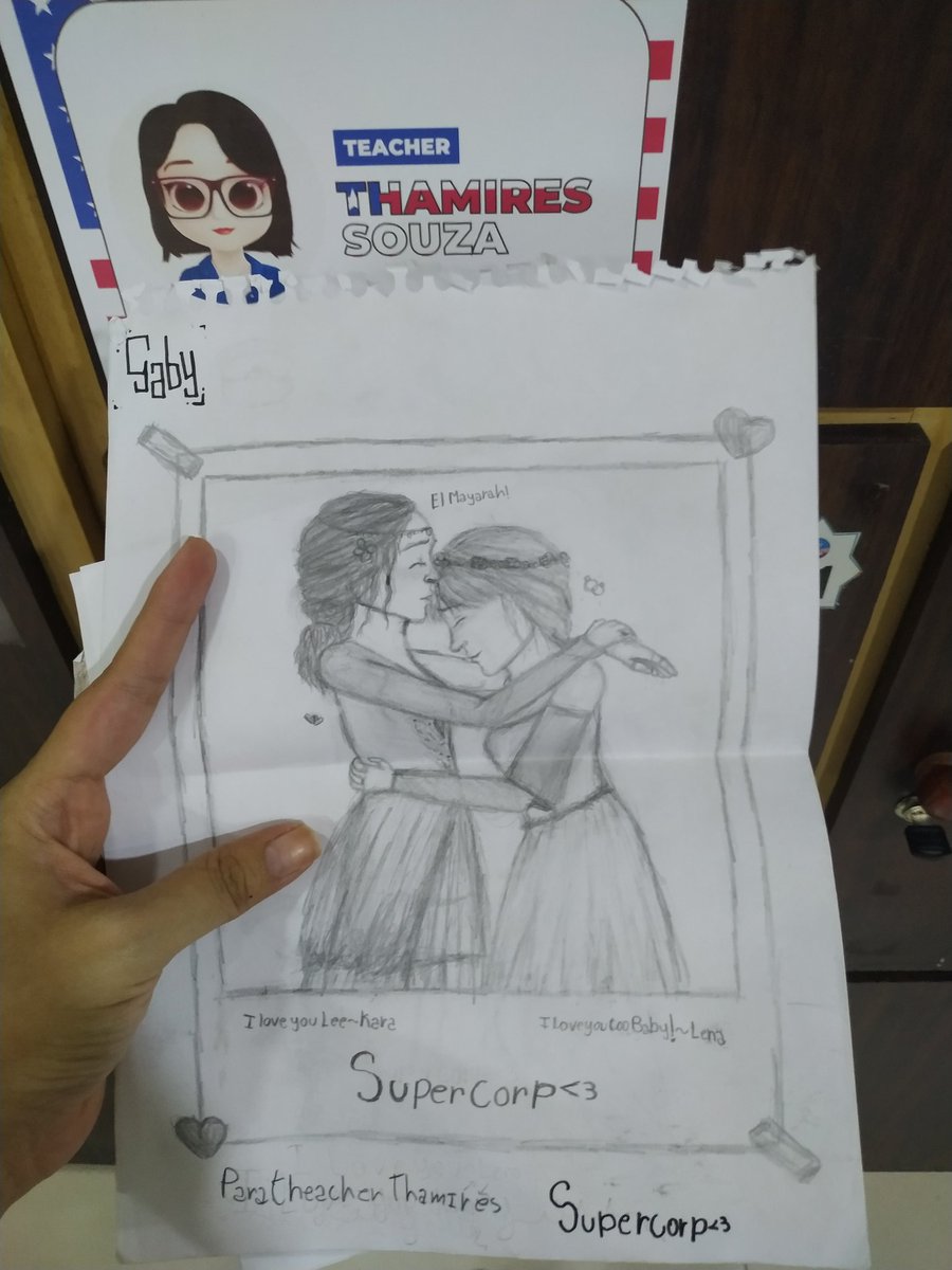 A fanart linda que minha aluna fez de Supercorp, ain meu coração tá tão quentinho, ela encontrou canal Thamy Verse sem eu ao menos divulgar na escola... Olha só, eu não tenho os melhores alunos? 😍❤️❤️❤️