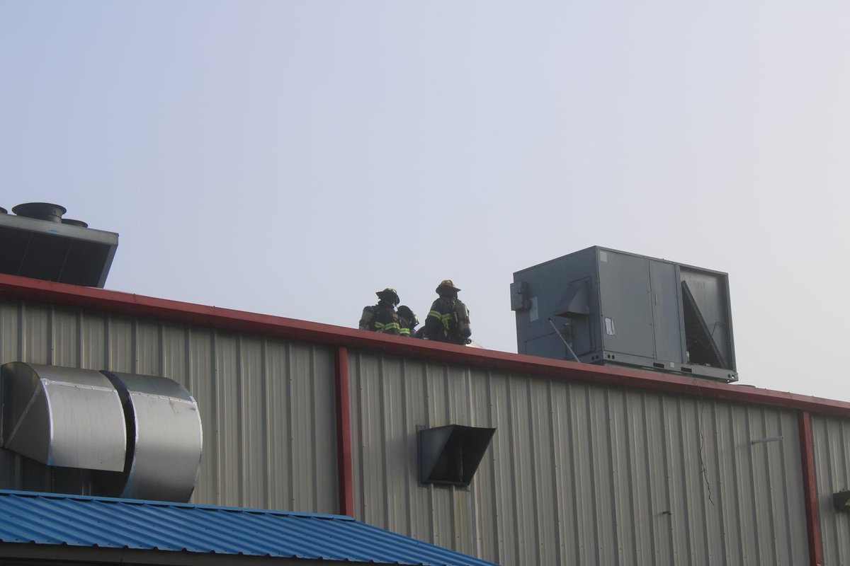 ConroeFire's tweet photo. The Conroe Fire Department responded to a commercial kitchen fire on S. Loop 336 this morning.  #Conroe #Conroefire #ConroeTx https://t.co/GbjUmMhryK