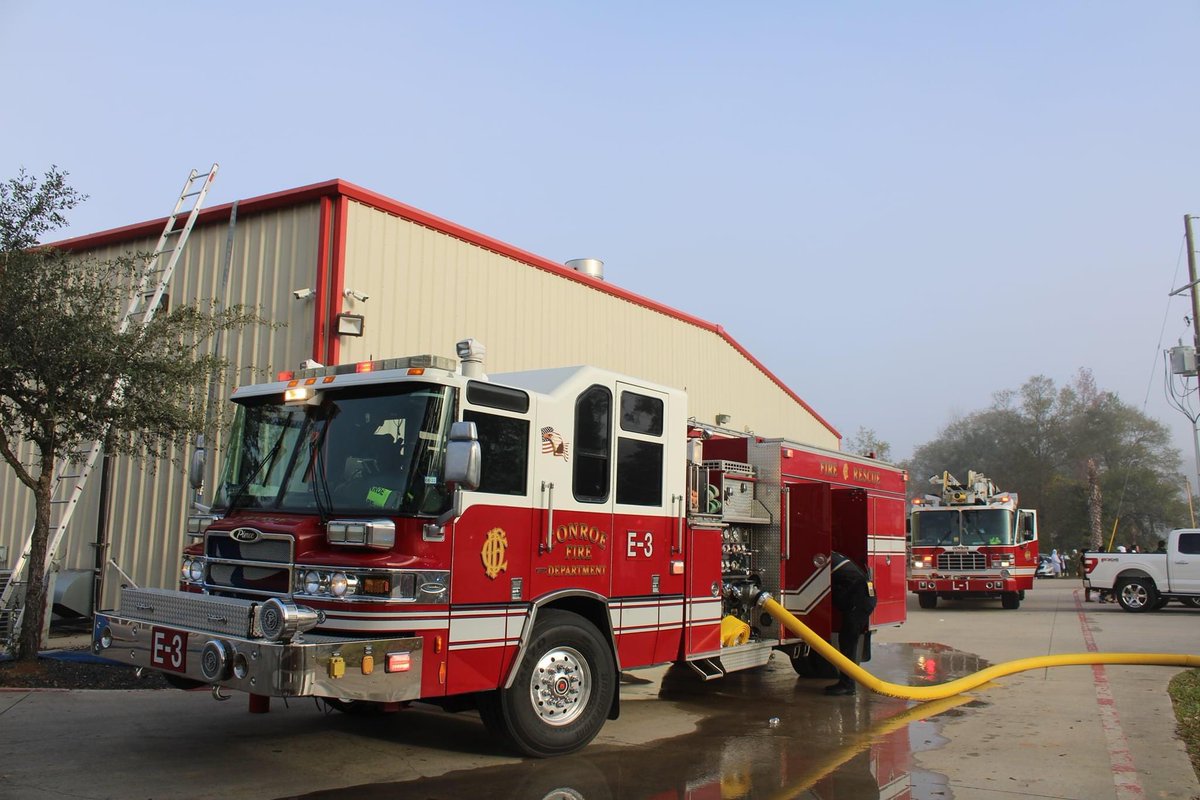 ConroeFire's tweet photo. The Conroe Fire Department responded to a commercial kitchen fire on S. Loop 336 this morning.  #Conroe #Conroefire #ConroeTx https://t.co/GbjUmMhryK