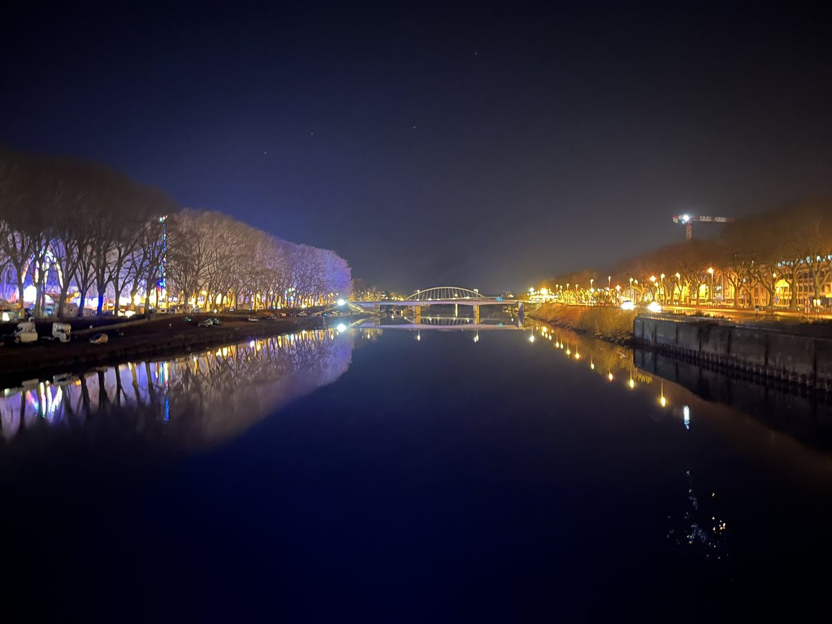samanthalgs02's tweet photo. #modenuit #iphone13 #Angers #lamaine https://t.co/gqPn1fopiz