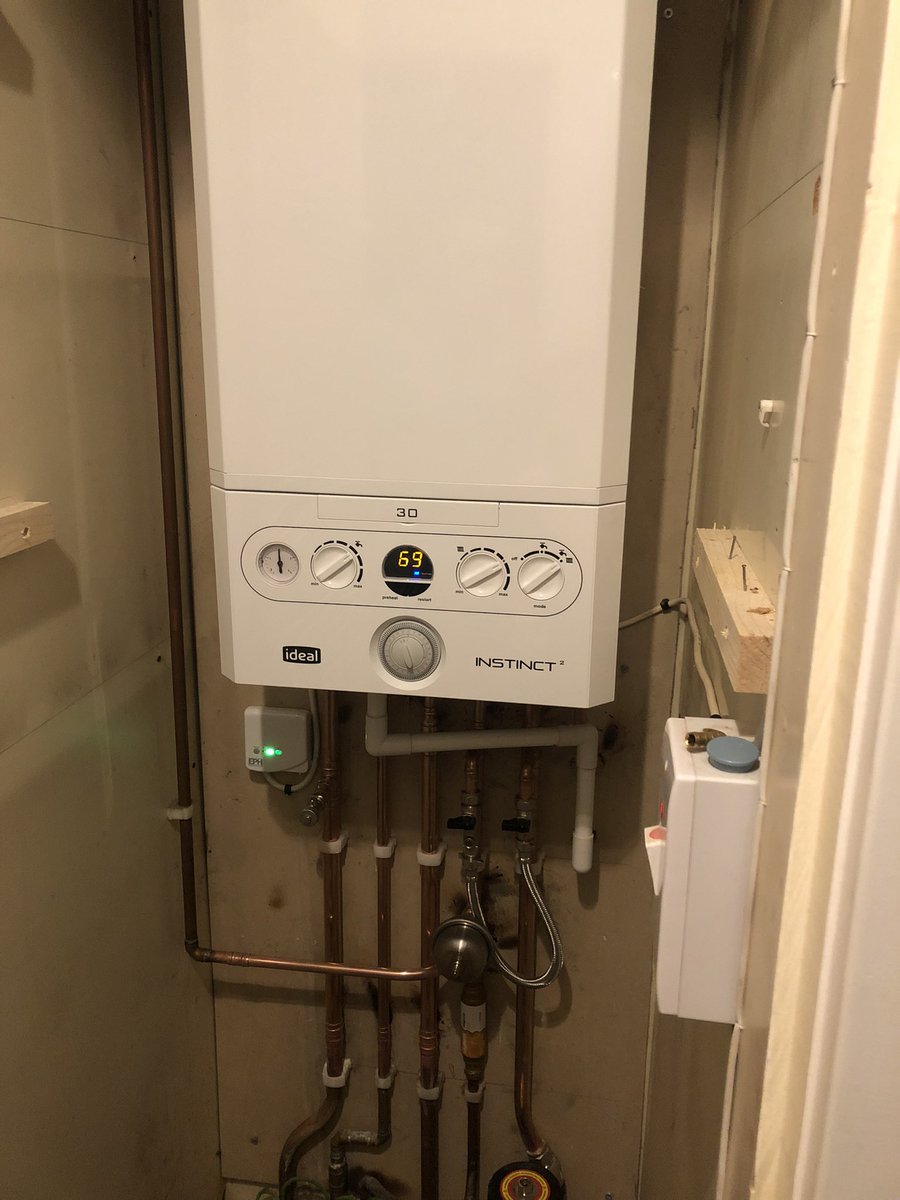 danshoulder04's tweet photo. Another step closer to Miami, @OWKelly23. Great entry level boiler, enjoying a 5 year guarantee. @Ideal_Deano @idealheating #owensson34fortheyear #enjoy https://t.co/p09zyEx9gd