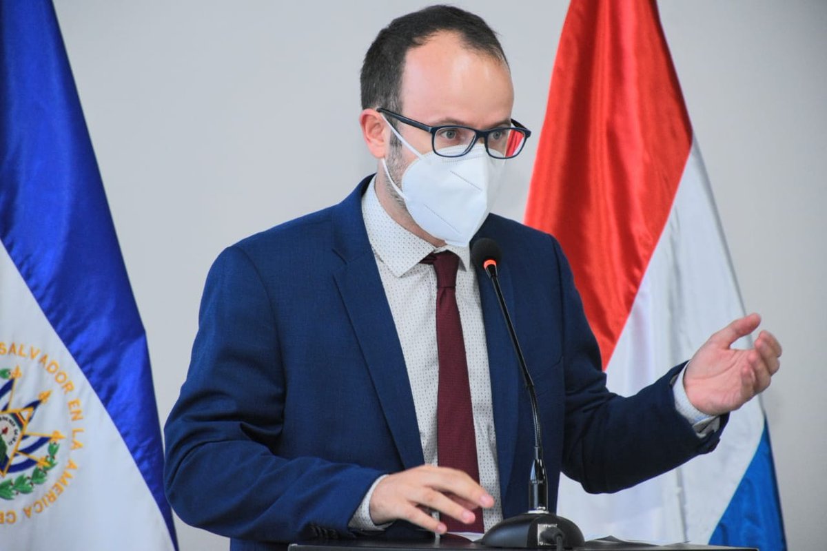 "Buscamos mejorar la formación de los médicos y enfermeras incluyendo el apoyo de docentes extranjeros", Encargado de Negocios del Gran Ducado de Luxemburgo, Sr. Joe Geisbusch.