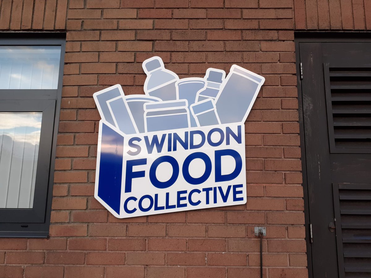 GoodGymSwindon's tweet photo. What a wonderful pre-Christmas task!  🎄🎅
Today we've been at the Swindon Food Collective to help sort donations and prepare emergency food boxes ready for those in need at Christmas ♥️ 

#dogoodgetfit #goodgym https://t.co/QrQx9q1yr7
