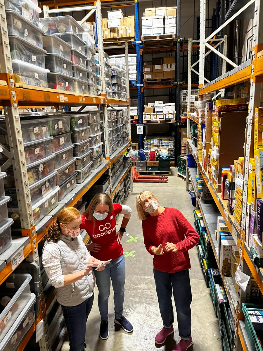 What a wonderful pre-Christmas task!  🎄🎅
Today we've been at the Swindon Food Collective to help sort donations and prepare emergency food boxes ready for those in need at Christmas ♥️ 

#dogoodgetfit #goodgym