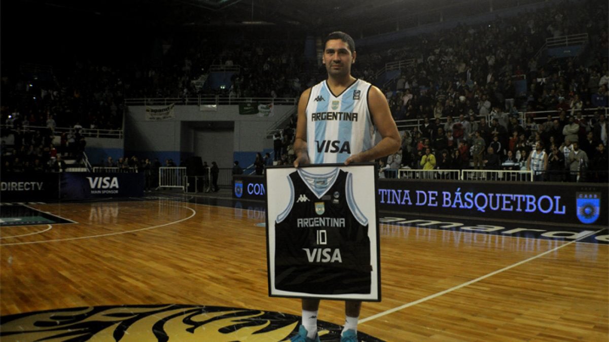 🎙 Herman Mándole: “Leo (Gutiérrez) es un gran jugador que está comenzando como entrenador”.

“Yo le pregunto sobre vivencias de los jugadores y él me consulta como asistente, lo trato como uno más”.