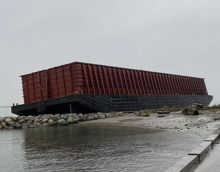 EnglishBayBarge's tweet image. I’ve been here more than 2 weeks. I’ve officially lasted longer than any relationship forged at @RoxyVancouver