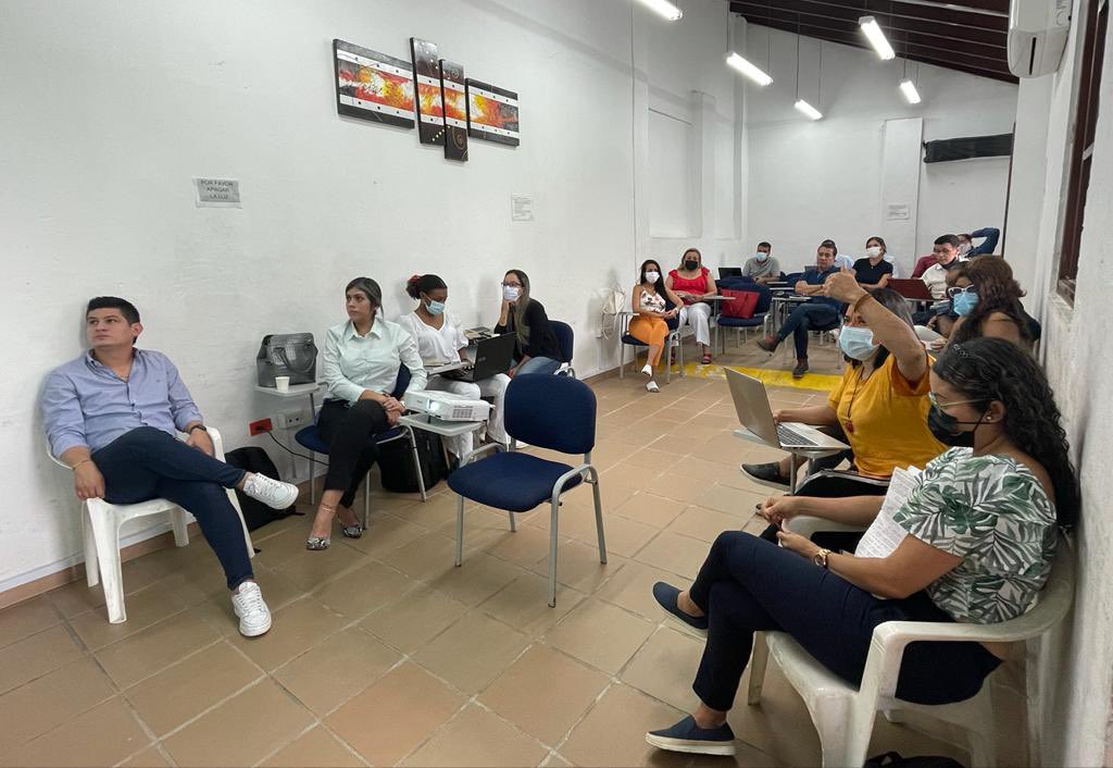 Cali_Participa's tweet photo. Potencializar nuestra ciudad a través de sus fortalezas es nuestra tarea. 🌇⚽️🎭

#Hoy nos reunimos con el equipo ‘Cali Distrito’ para revisar y socializar los avances de los componentes del proyecto. @AlcaldiaDeCali 

#SomosCaliDistrito 💙❤️💚 https://t.co/XB3q9giXAH